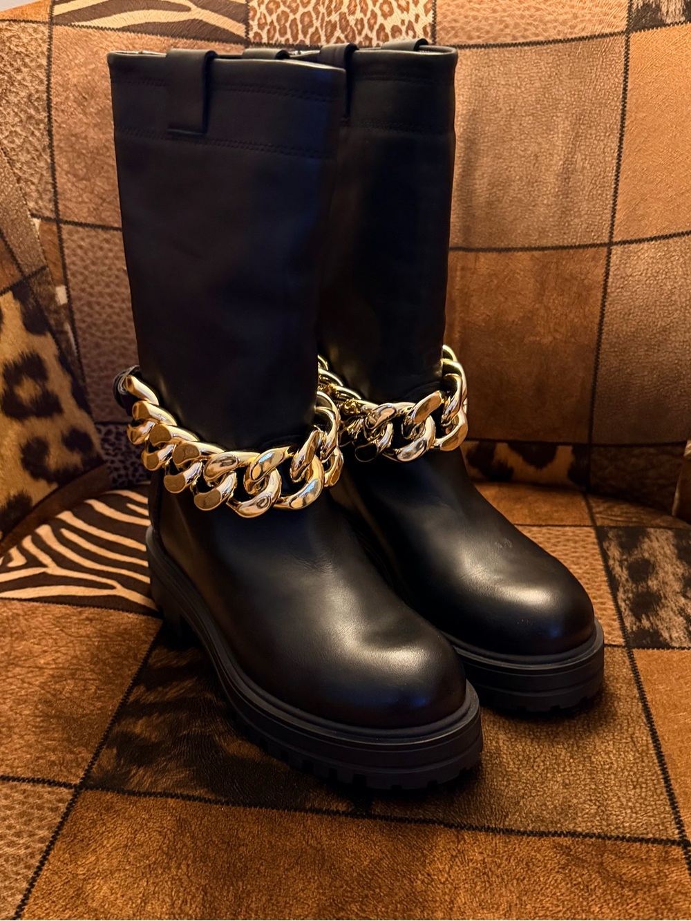 New! Steve Madden Devotion Black Women's Leather Boot with Bold Gold Chain Size